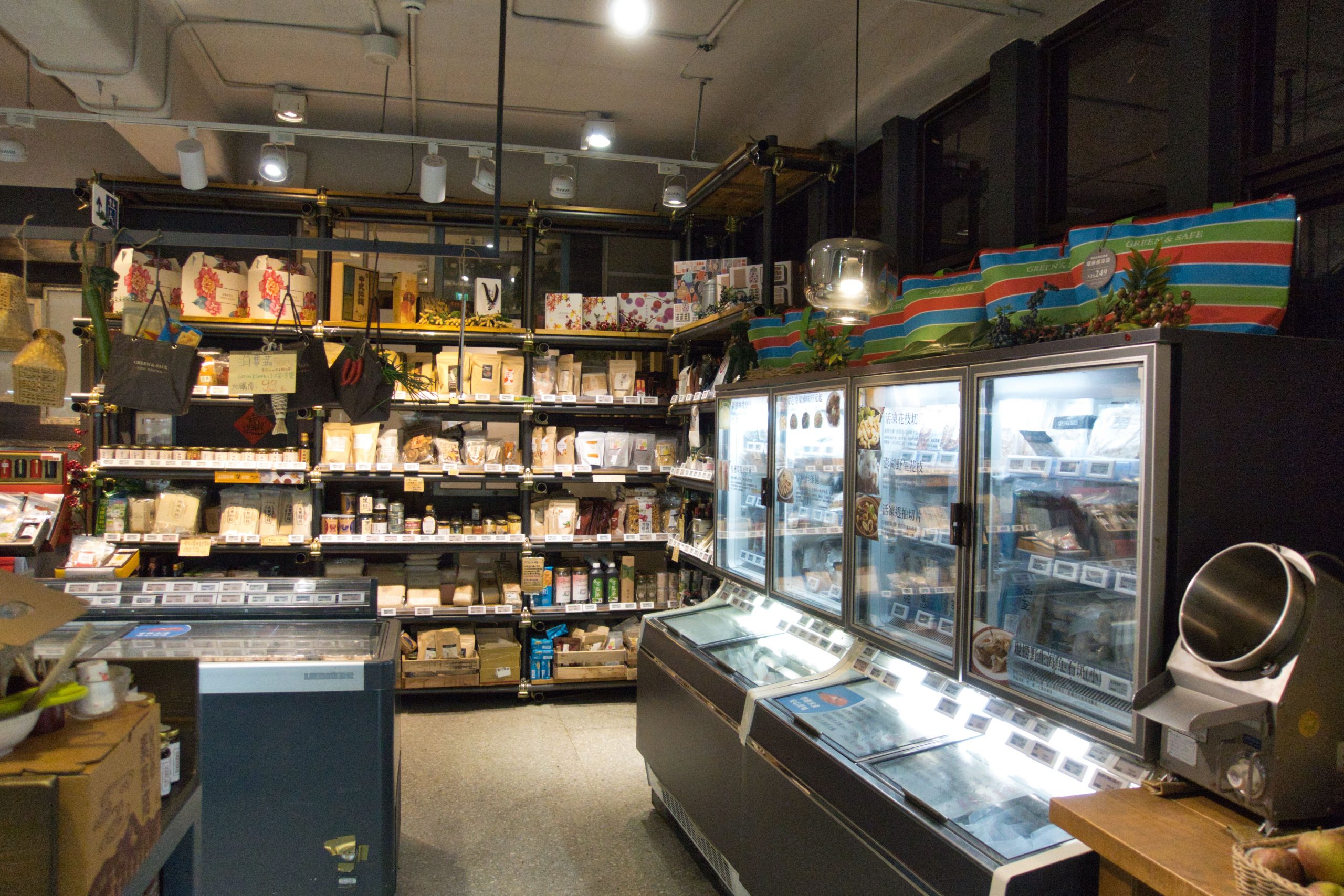 GREEN & SAFE 永豐餘生技 齊民東門市集
こじんまりとした店内