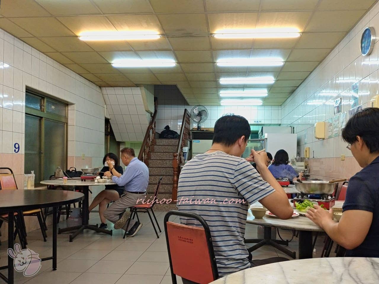 廣東汕頭勝味牛肉店　２階